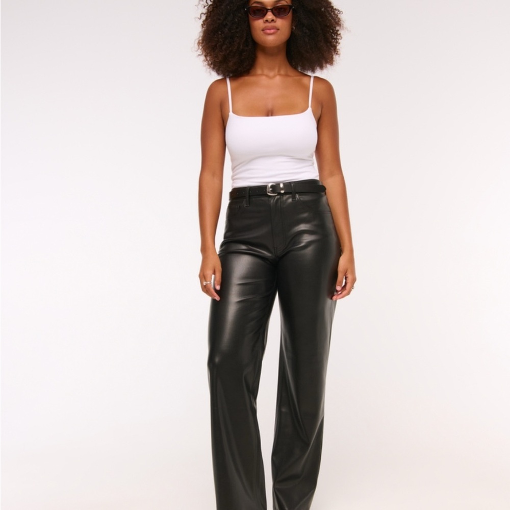 Abercrombie & Fitch ’90s Straight Faux Leather Pants – Size 25 / 0
